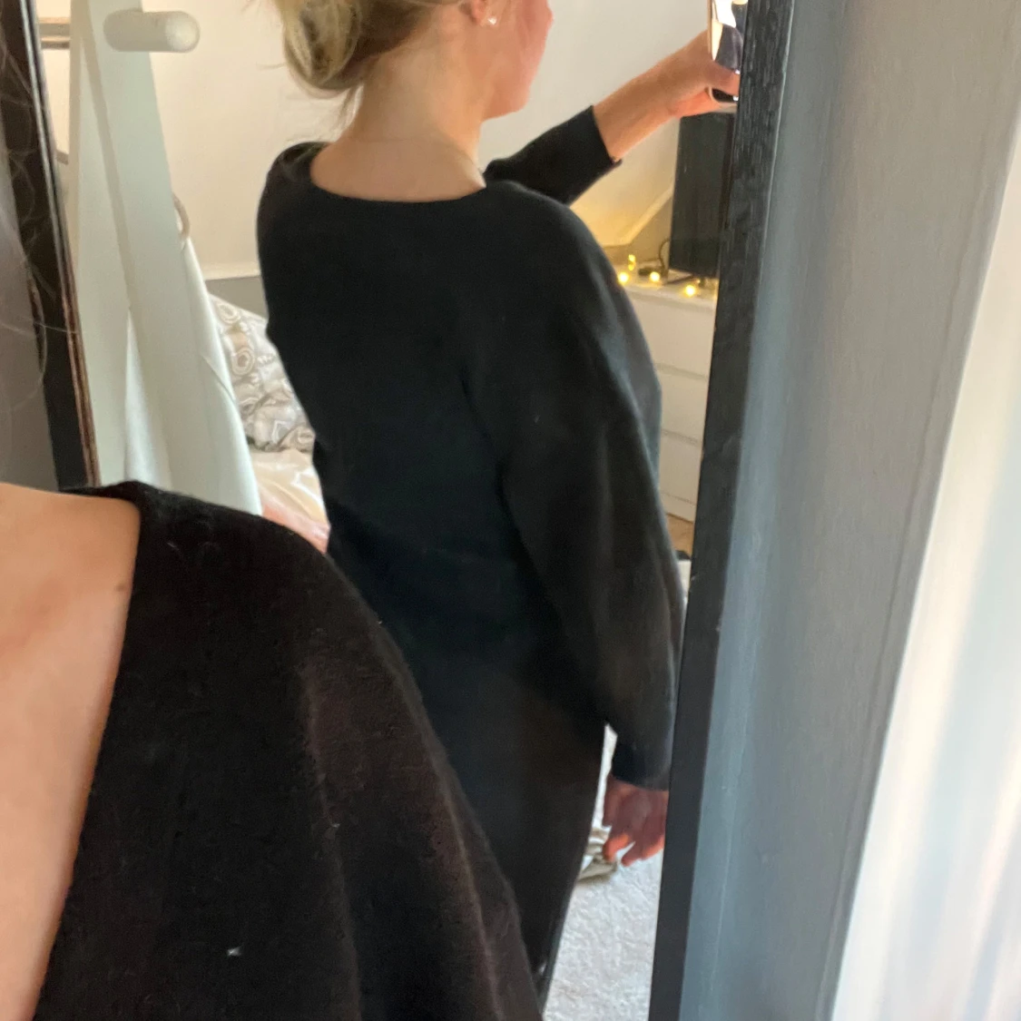 Svart kroppsformad tröja - 1