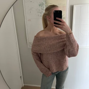 Stickad rosa off shoulder tröja - Inga defekter