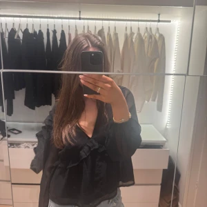 Svart blus - Supper fin svart blus 