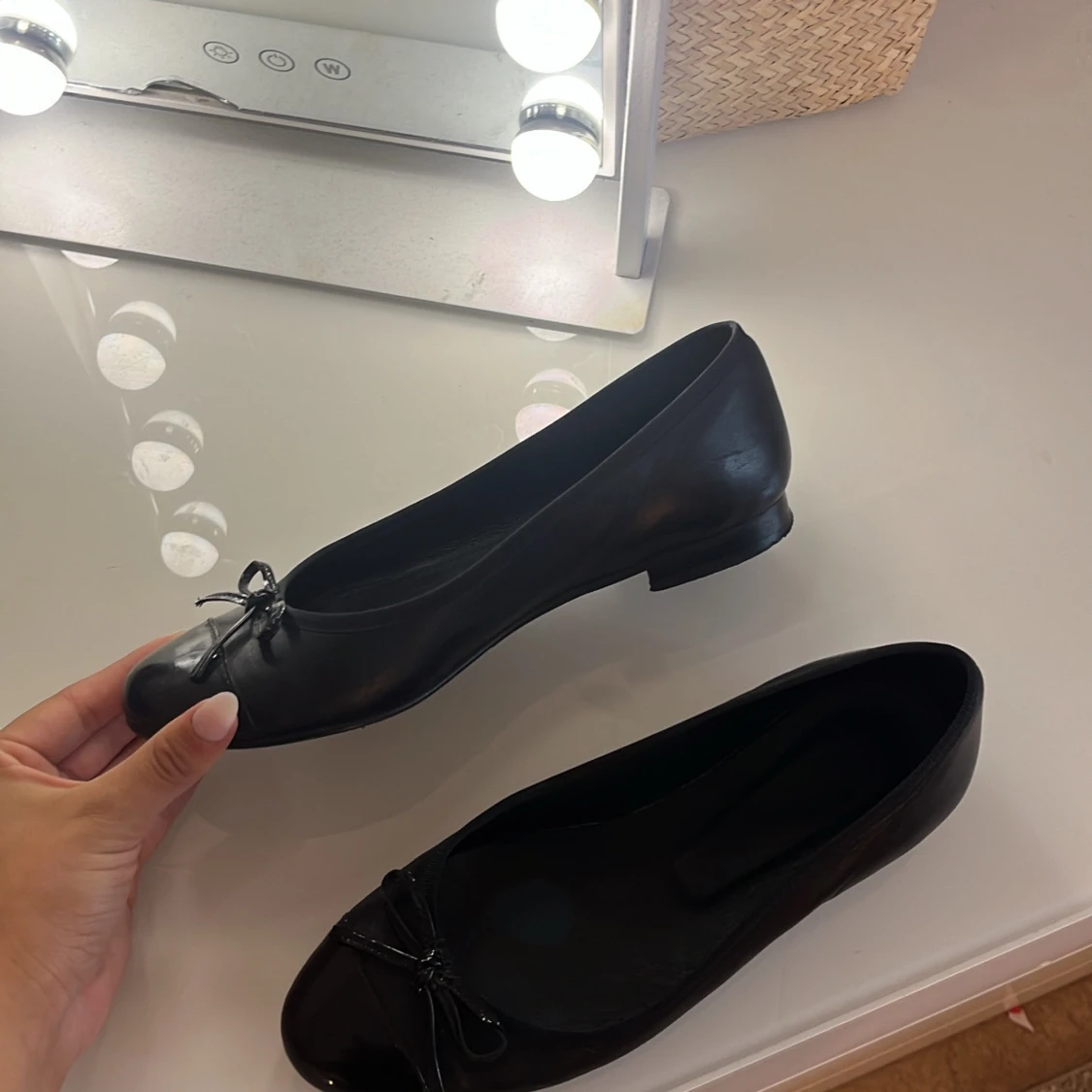 Svarta ballerinaskor med rosett - 1