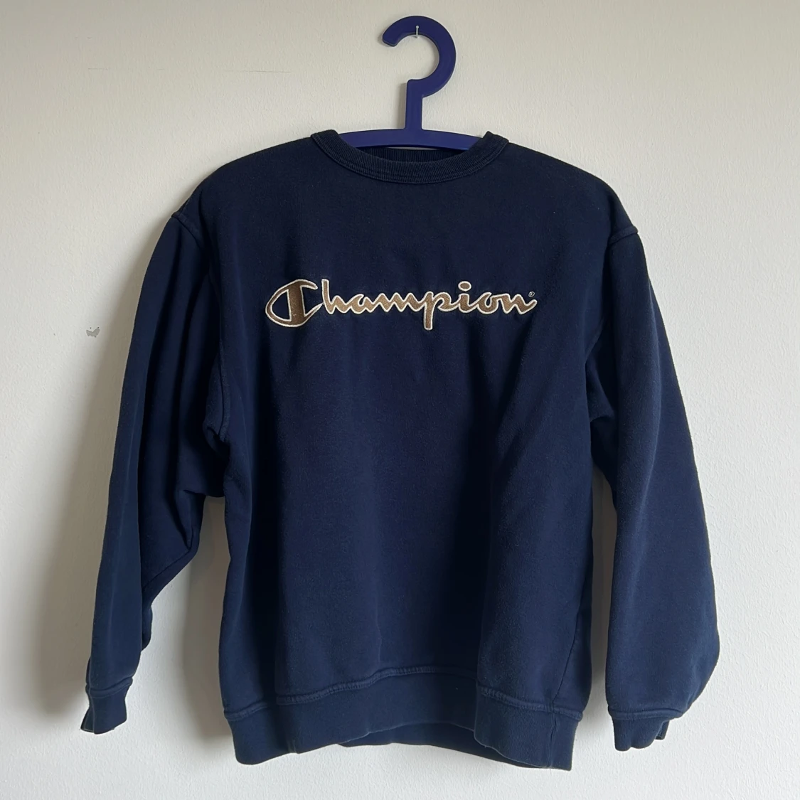 Mörkblå sweatshirt från Champion