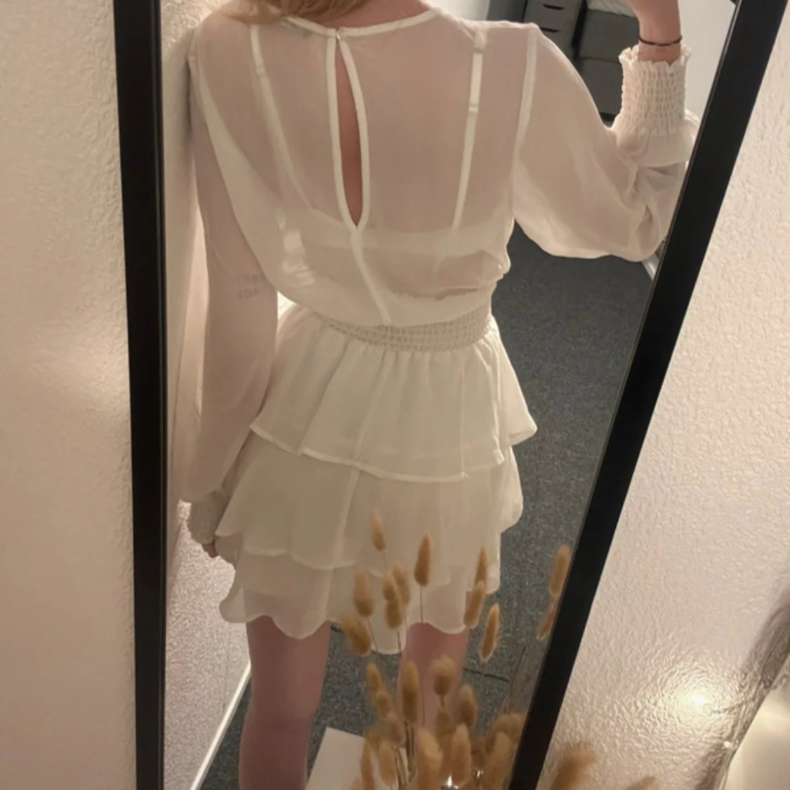 Vit volangklänning från Gina Tricot - 2