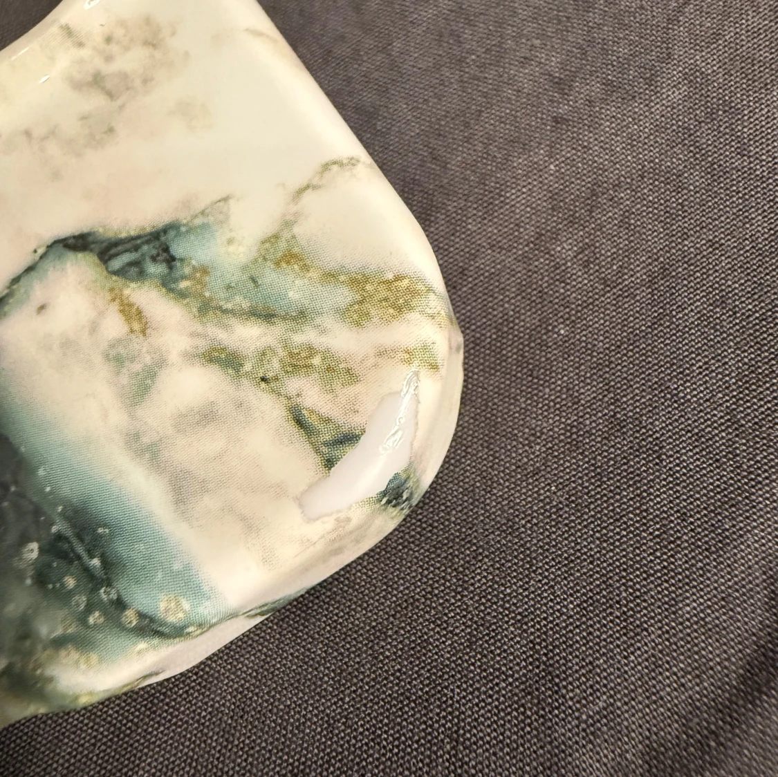 Grönvit marmorerat mobilskal från iDeal of Sweden - 4