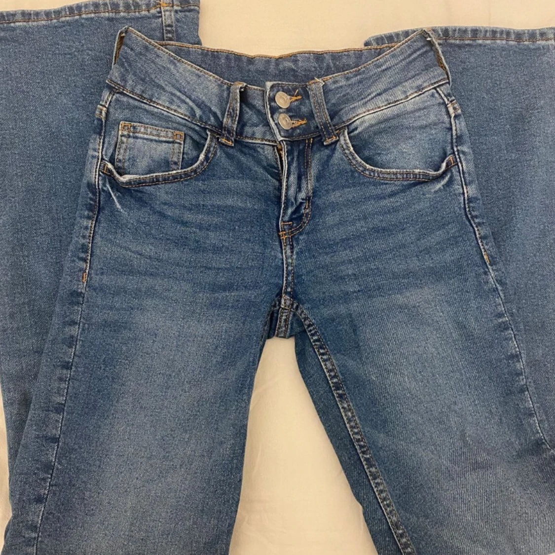 Blå jeansbyxor från H&M