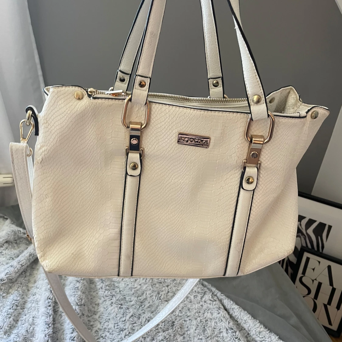 Vit axelväska från Lycke