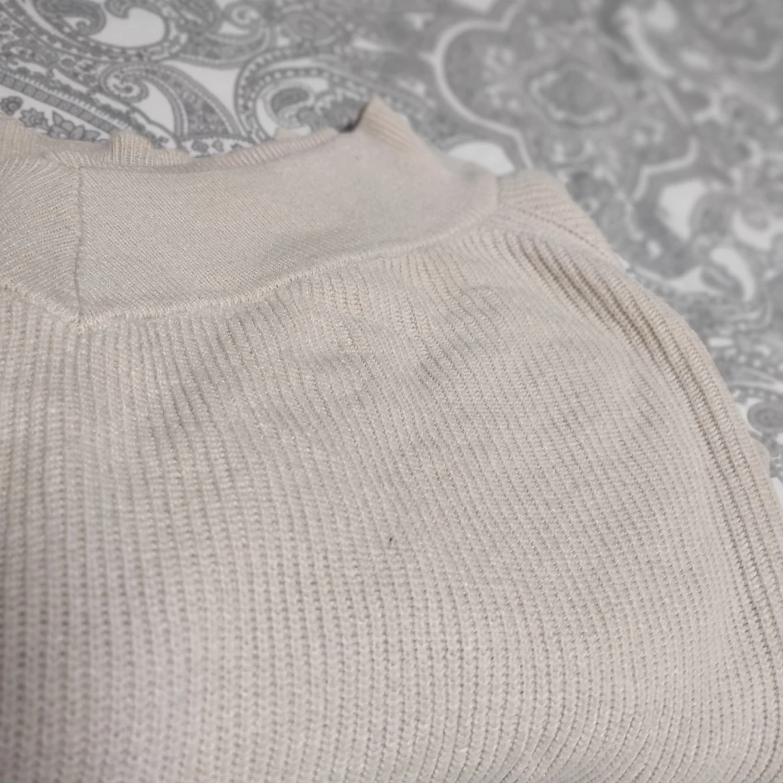 Beige stickad tröja - 2