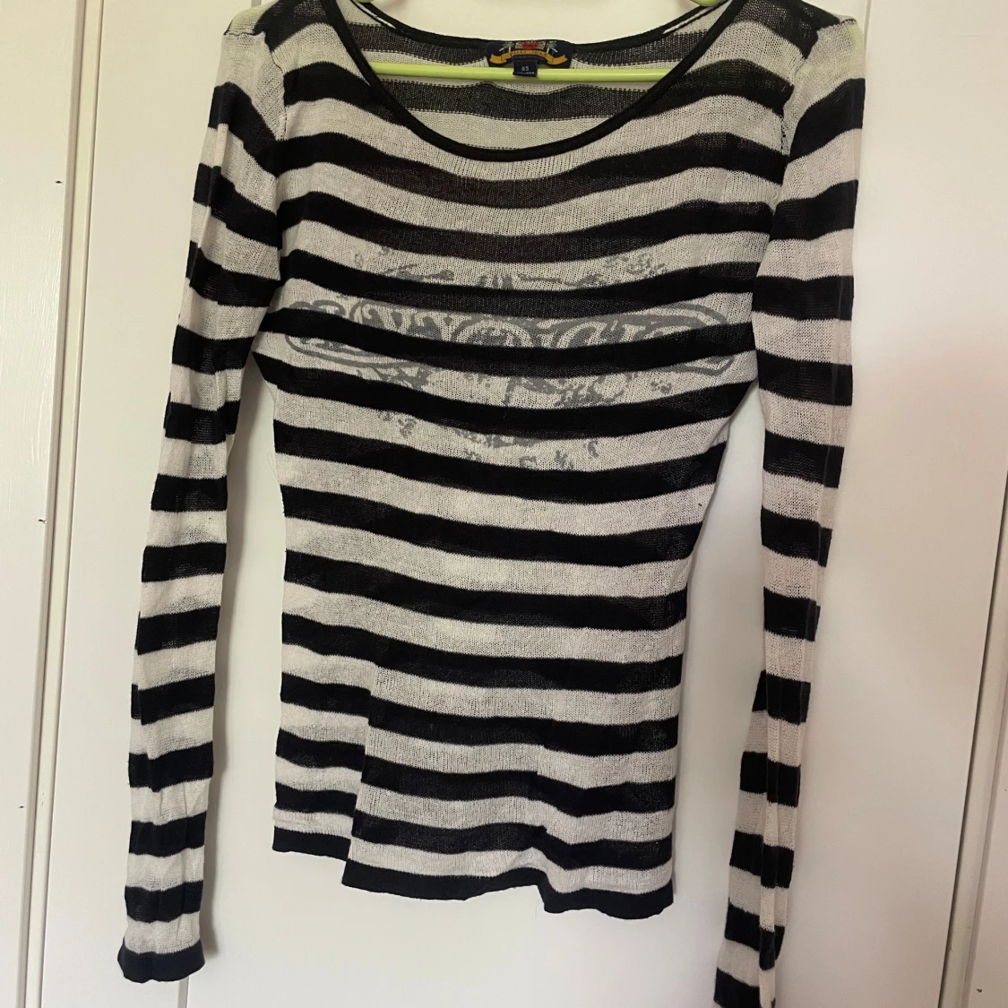 Svartvit randig långärmad tröja från P&J