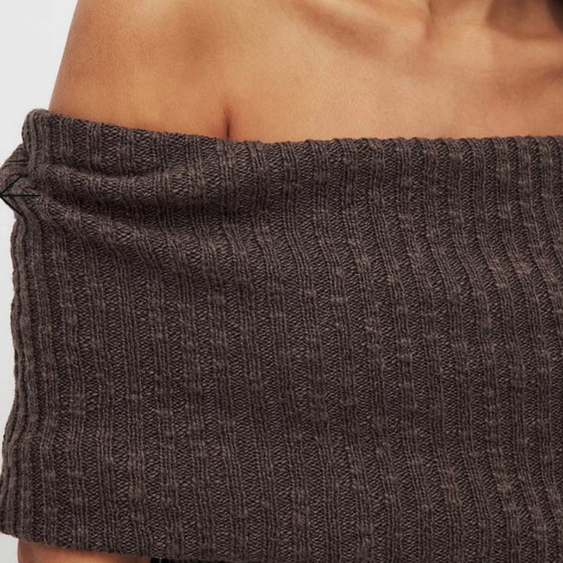 Brun ribbad offshoulder långklänning  - 3