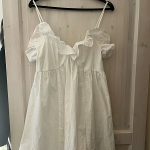 Klänning - Lång klänning från H&M i nyskick💕💕