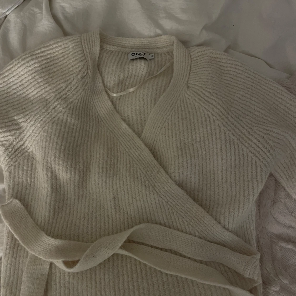 Beige omlottkofta från ONLY