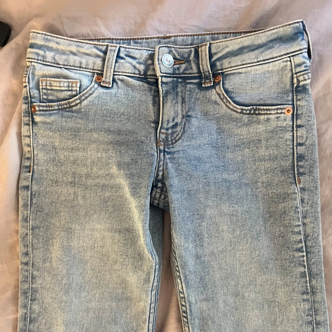 Ljusblå bootcut jeans ultra lowwaist 