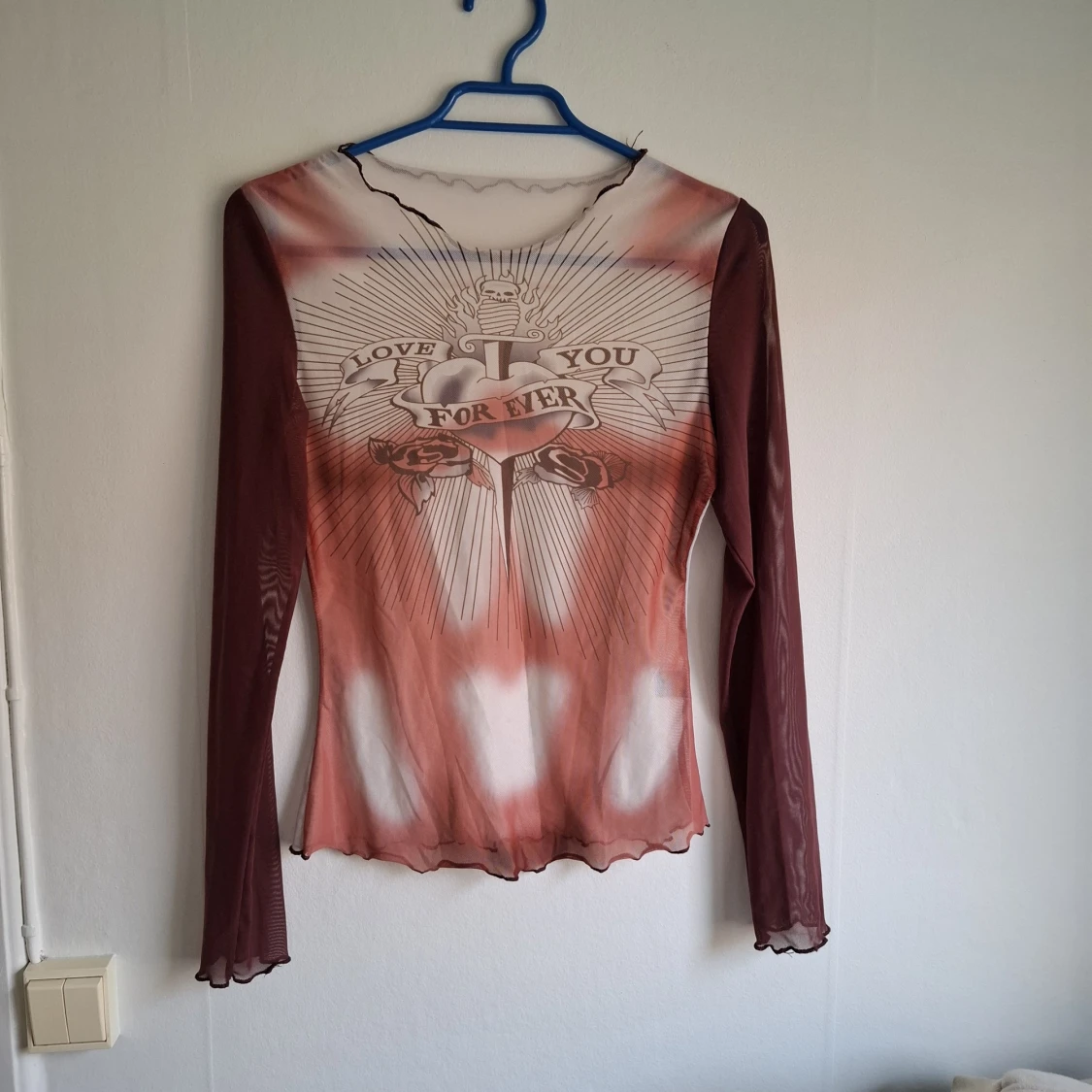 Mesh topp med tryck och långa ärmar