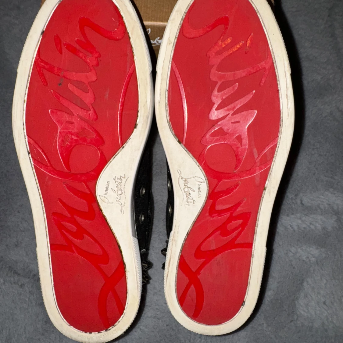 Svarta sneakers med nitar från Christian Louboutin - 2