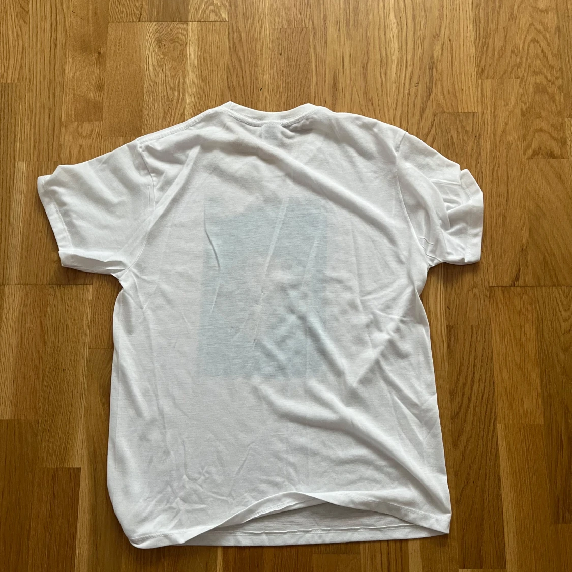 Vit t-shirt med tryck av Toni Montana - 1