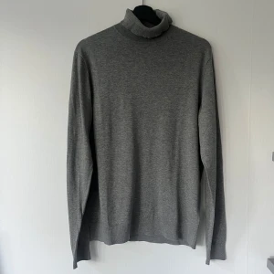 Polotröja - Polotröja från H&M premium, storlek M och 100% bomull