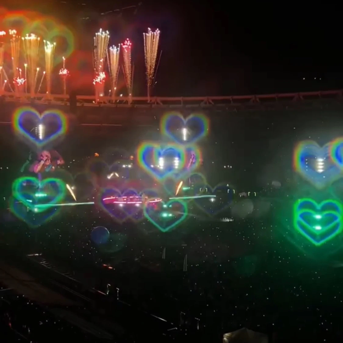 Svarta solglasögon med hjärtformad effekt - 4