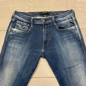 Replay Anbass Hyperflex jeans  - Säljer nu dessa Replay Anbass Hyperflex jeans, skriv för fler bilder/frågor🙌🏼