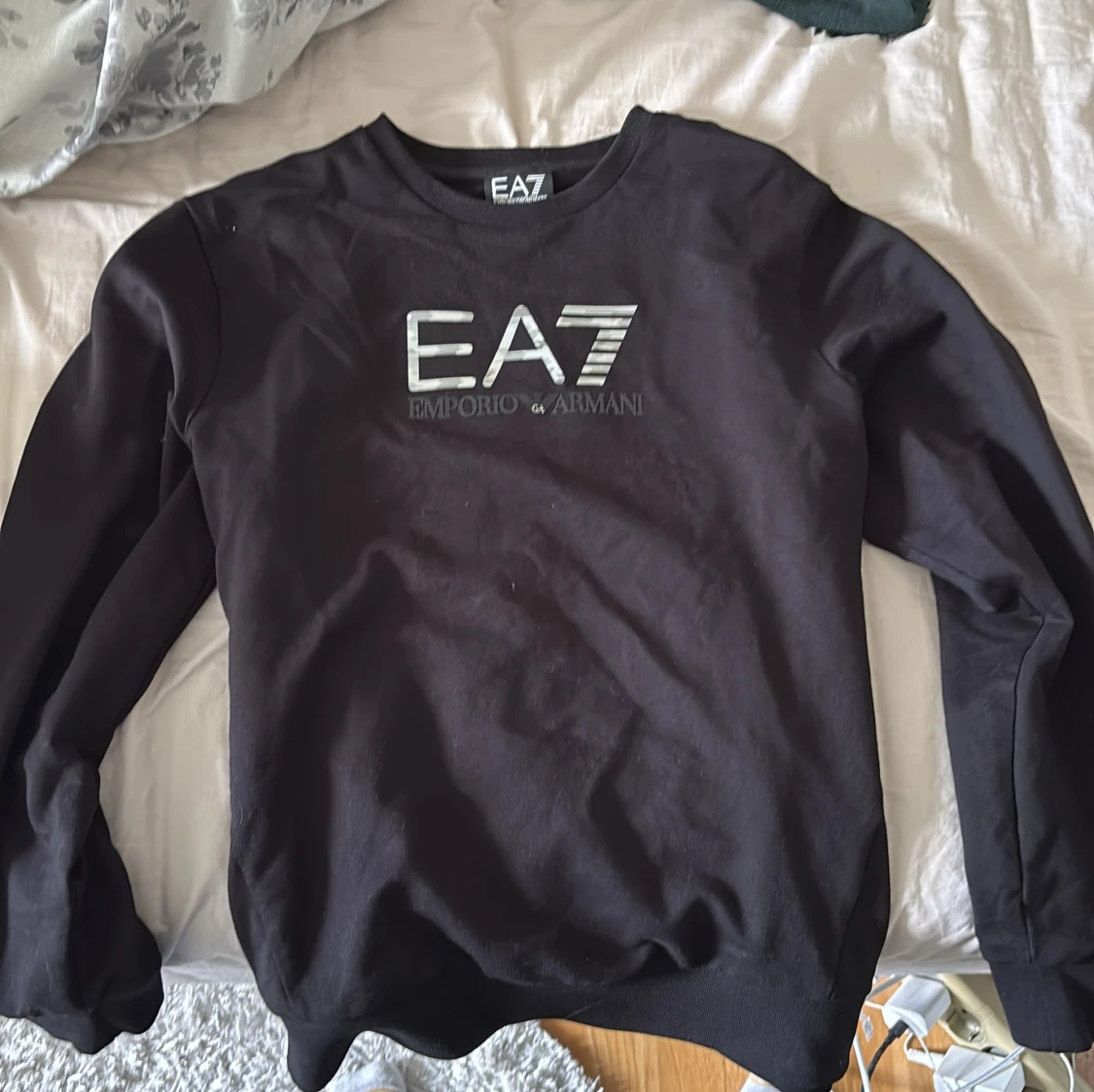 Svart långärmad tröja från Emporio Armani EA7 - 1