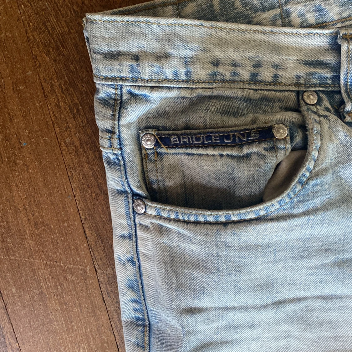 Ljusblå jeansbyxor från Bridle - 3