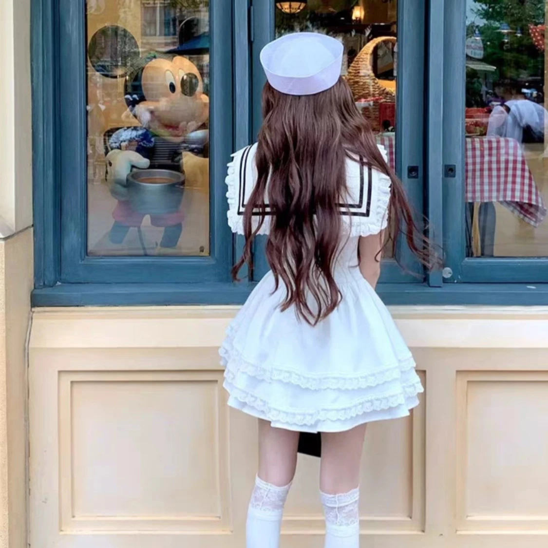 Vit sjömansklänning med svarta detaljer  - 1