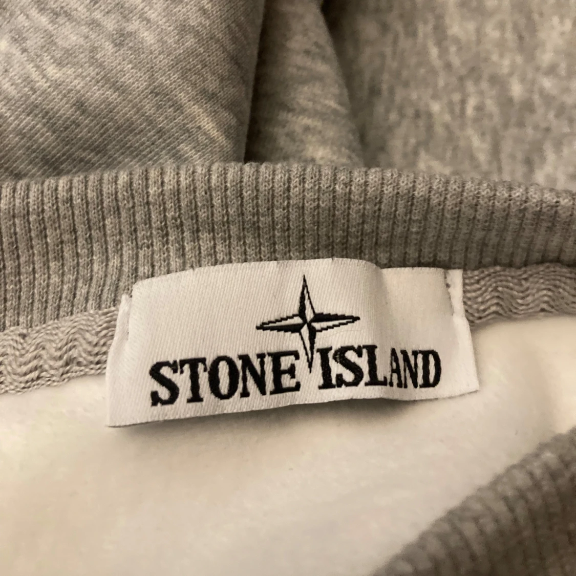 Grå sweatshirt från Stone Island - 2