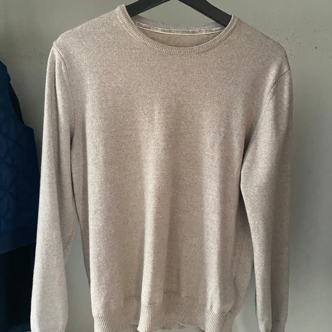 Beige stickad tröja från Stenströms 