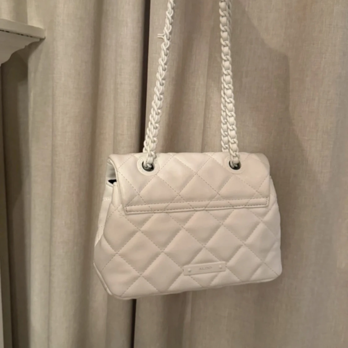 Vit quiltad axelväska från Aldo - 2