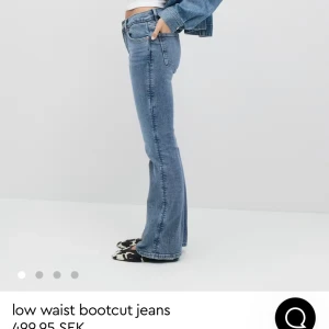 Bootcut jeans med låg midja - Supersnygga low waist bootcut jeans i storlek 38 men skulle säga att det passar mer som 36, nypris 500kr