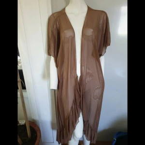 Kimono  - Mer bilder och information på Vinted 