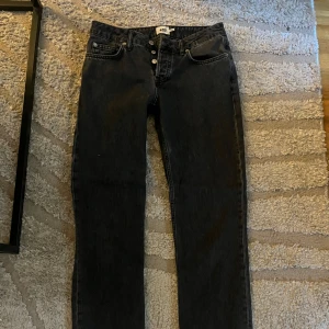 Icon jeans - Knappt använda
