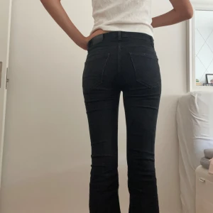 Svarta bootcut jeans  - Så snygga Gina jeans