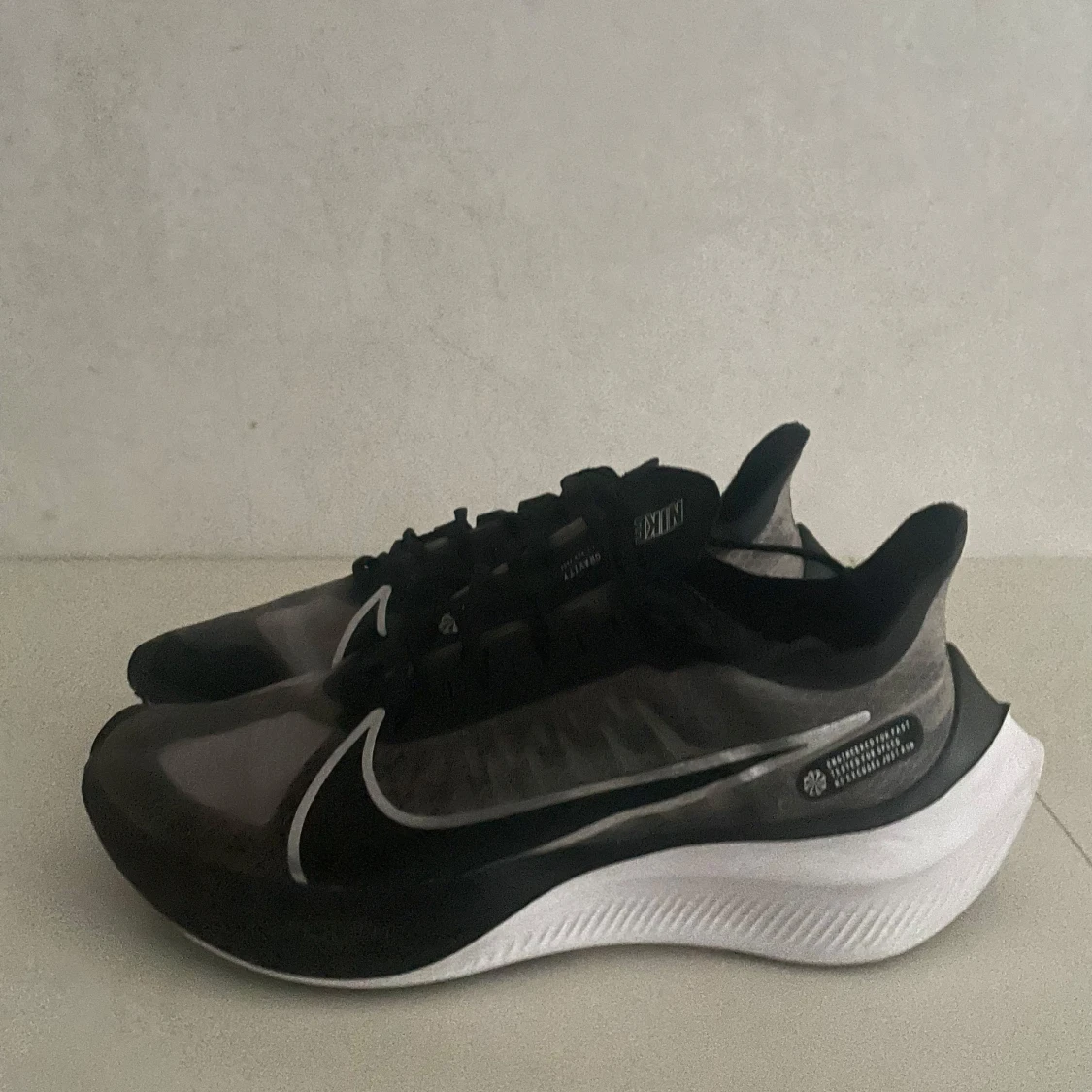 Nike Zoom Gravity svarta sneakers - 1