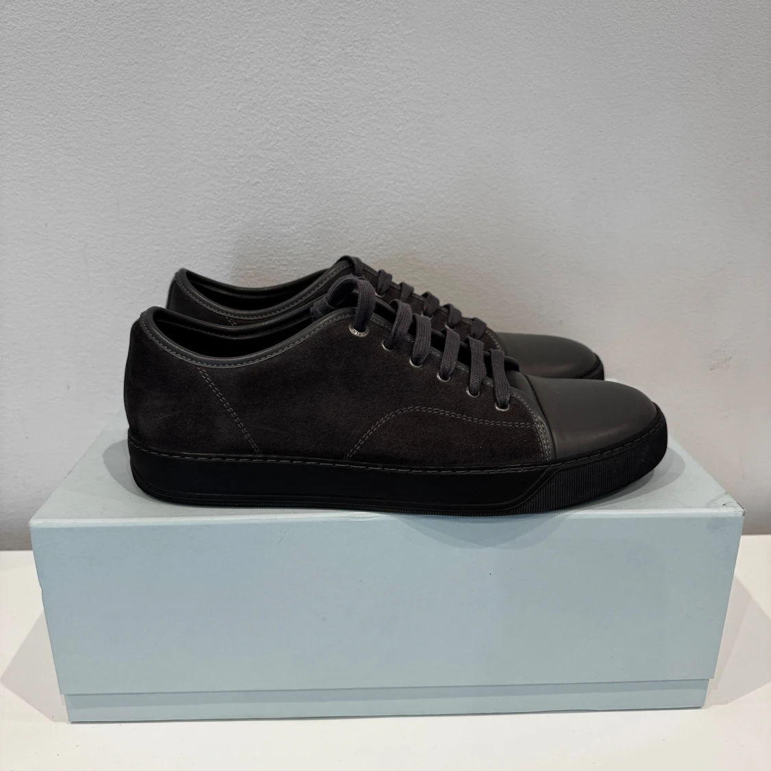 Mörkgrå sneakers från Lanvin