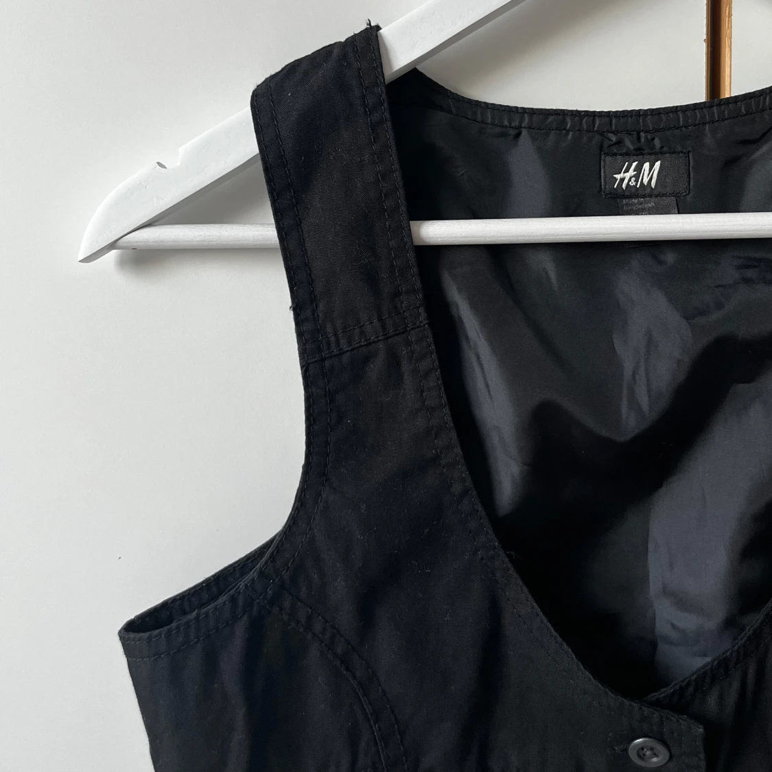 Svart väst från H&M med knappar - 1