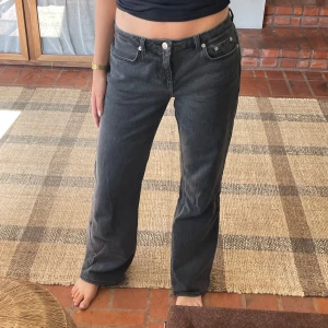 NAKD lowwaist jeans - Använda fåtal gånger. Storlek 34, men passar 36 också. 