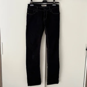 Tiger Of Sweden jeans - | Jeans från Tiger Of Sweden | Skick, Mycket bra | Färg: Svart | Midjemått: 38 cm Innerbenslängd: 82 cm | Skriv vid frågor |