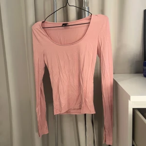 Långärmad rosa tröja - Fin tröja med slit ifrån Gina tricot, soft touch kollektionen💕
