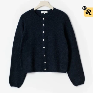 alpacka blend kofta  - alpacka blend kofta från ginatricot 🤩HELT ny HELT oanvänd prislapp kvar!!! postar direkt! storlek M passar min som brukar ha S