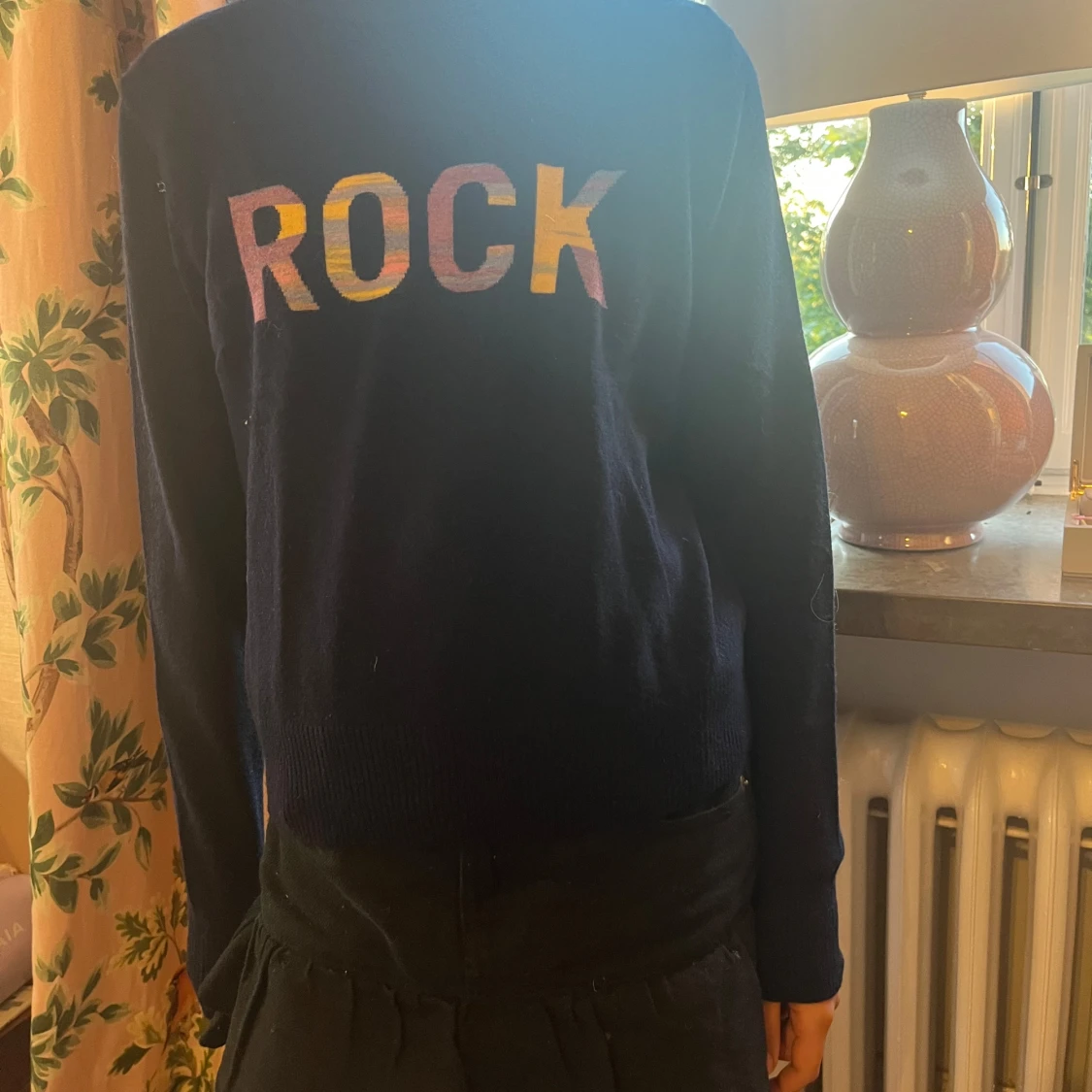 Mörkblå stickad tröja med ROCK-tryck💞 - 3