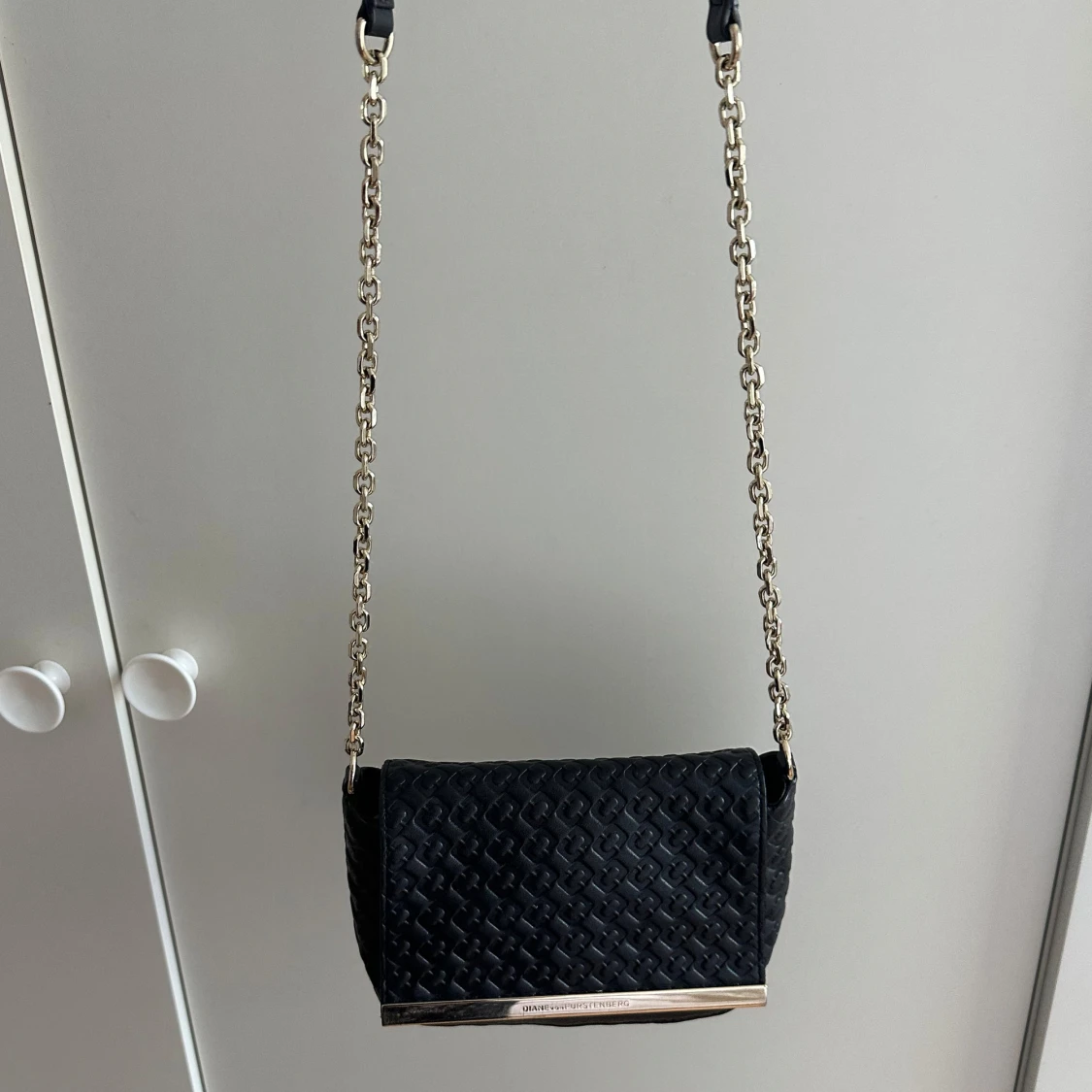 Svart axelväska från Diane von Furstenberg