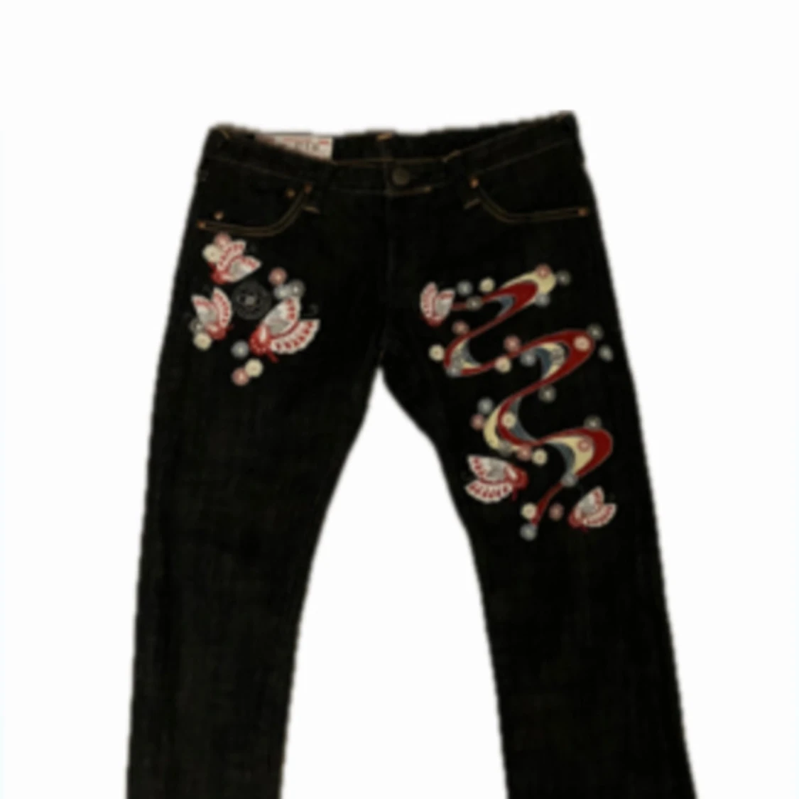 Mörkblåa Selvedge-jeans med broderade fjärilar