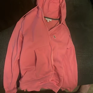 Rosa zip  - En rosa zip lacsote som är äkta för bara 450 köpt 