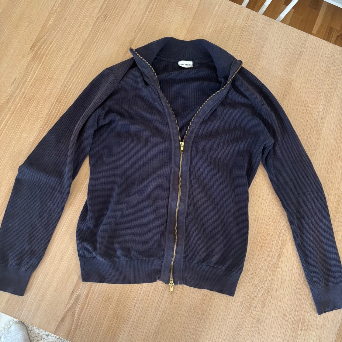 Mörkblå kofta från John Henric