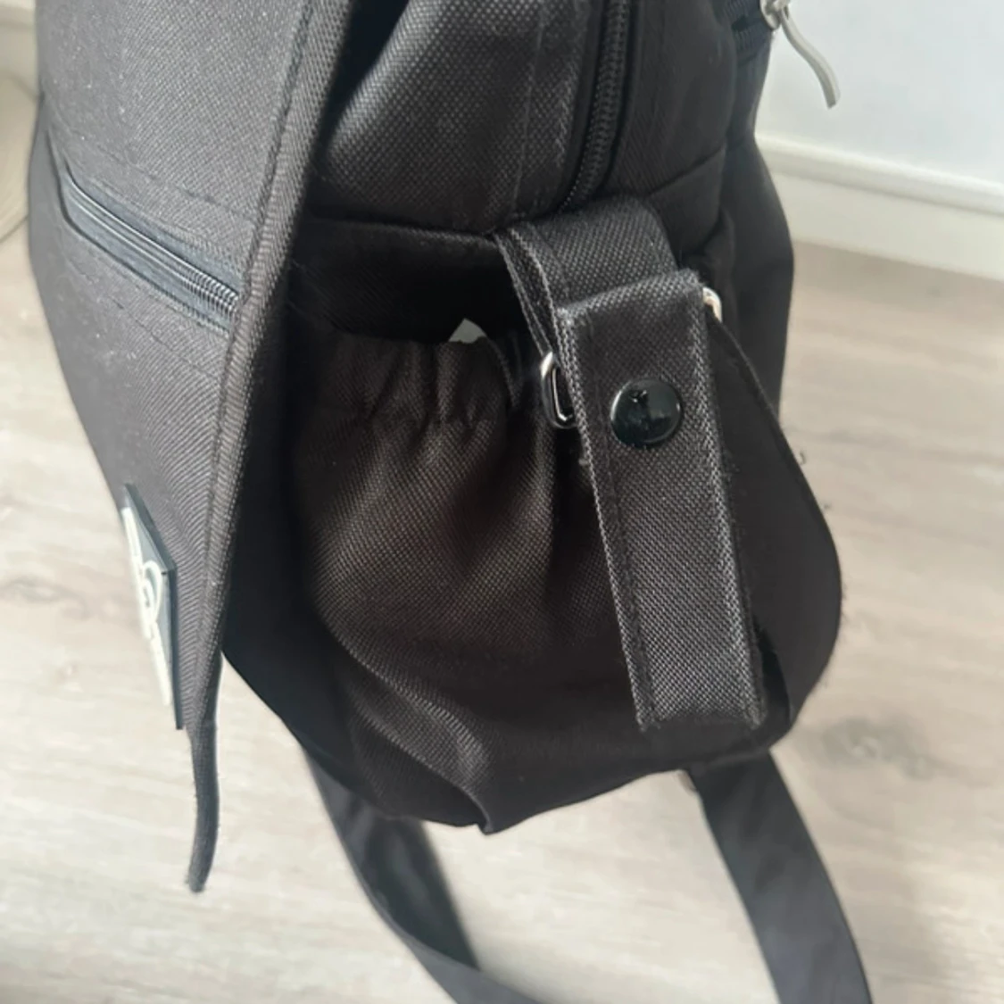 Svart skötarväska med axelrem - 4