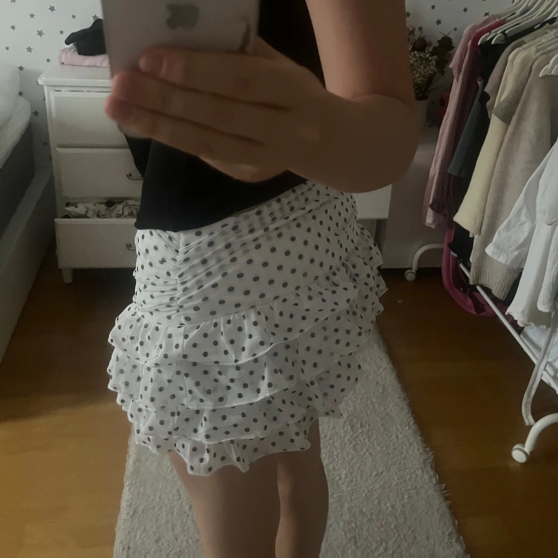 Vit prickig volangkjol - 1