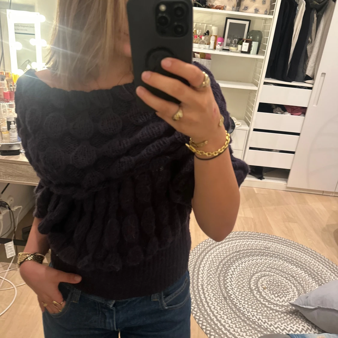 Mörklila stickad offshoulder tröja - 1