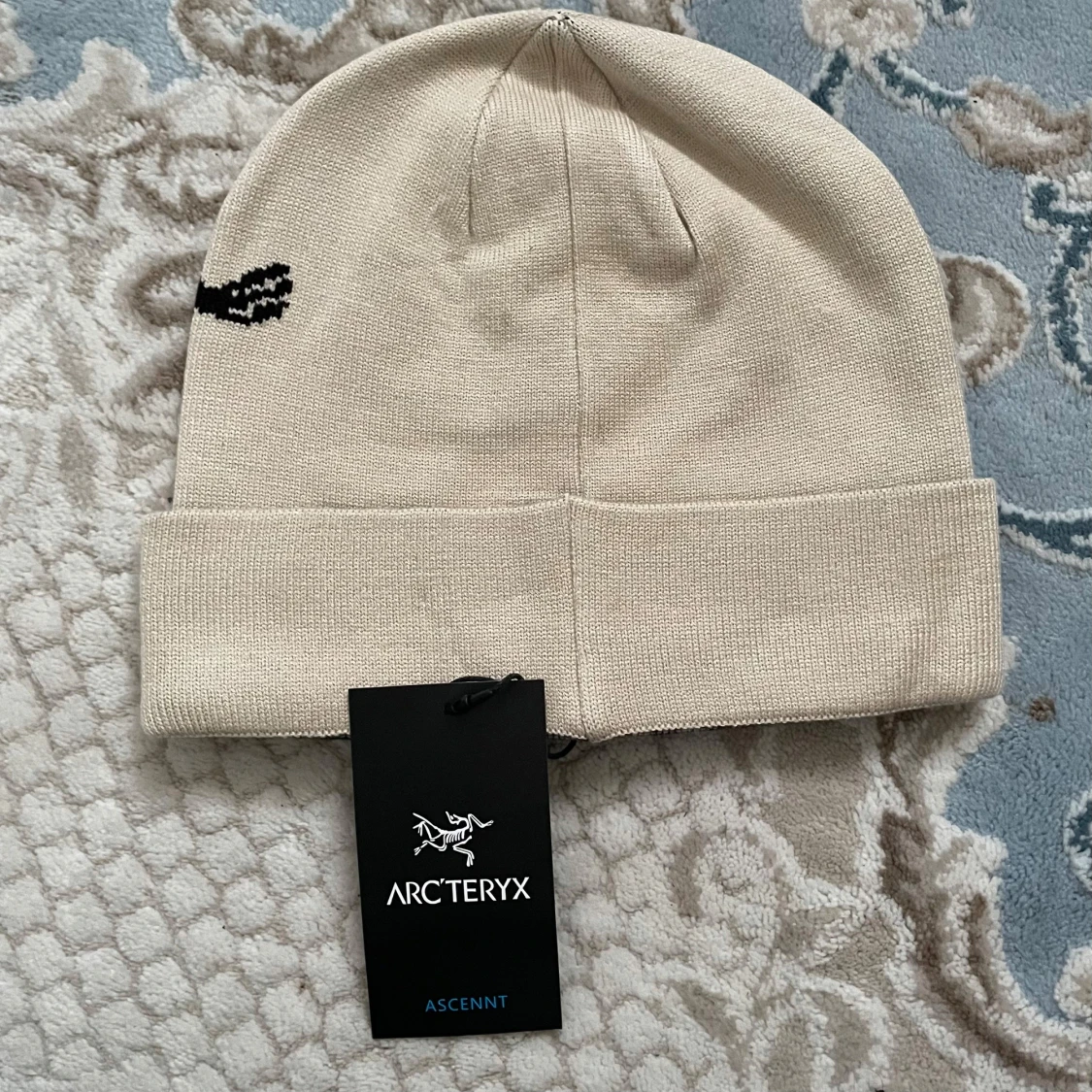 Beige Arc'teryx mössa med logga - 4