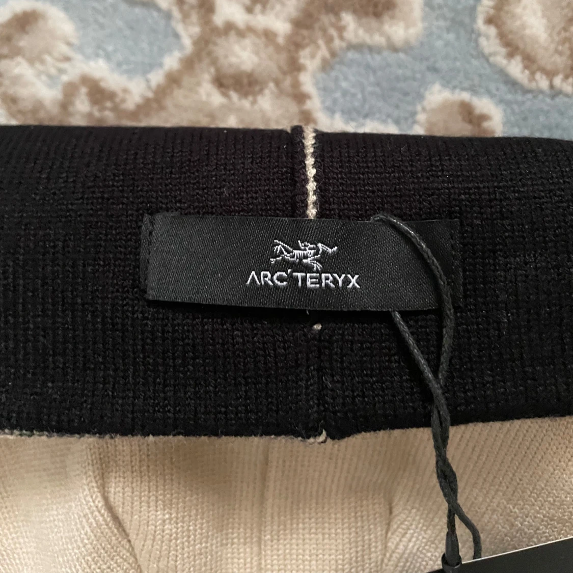 Svart Arc'teryx mössa med logga - 3