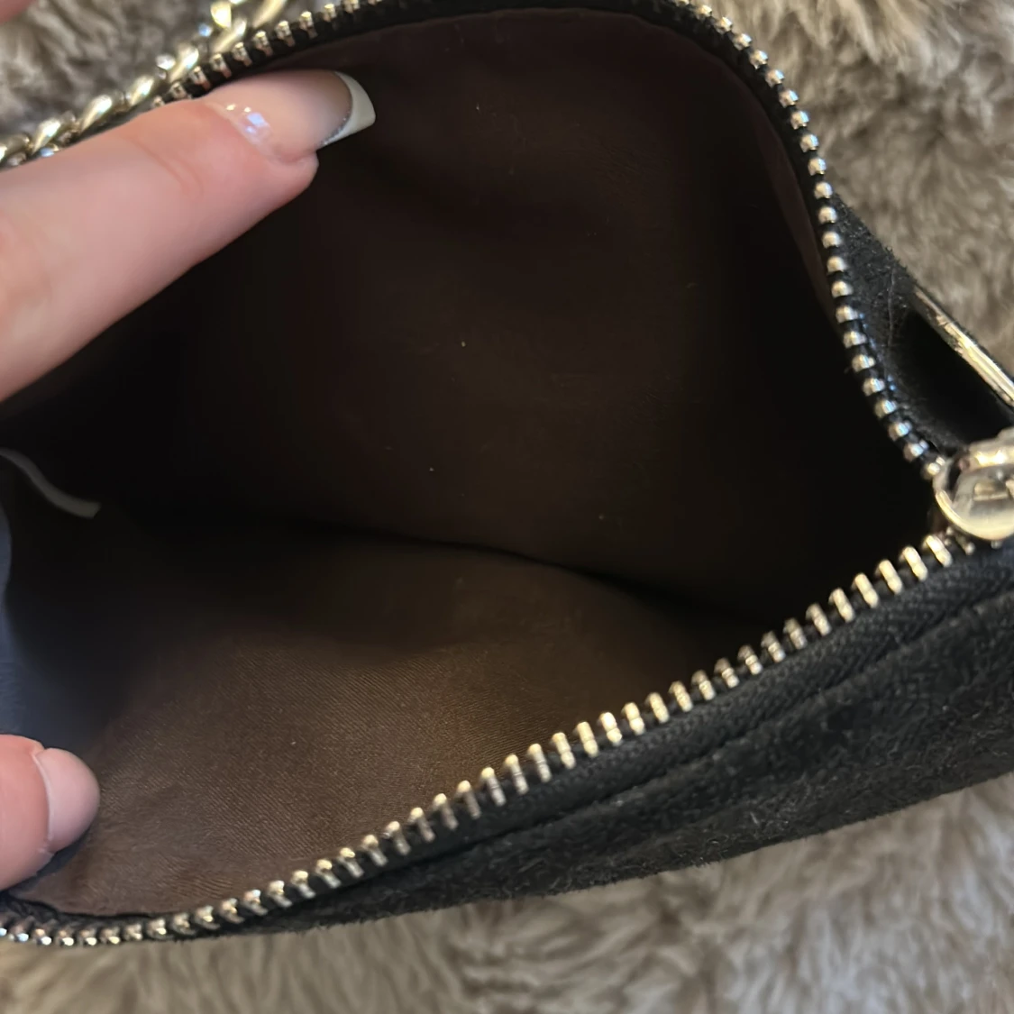 Svart axelväska med kedja - 2