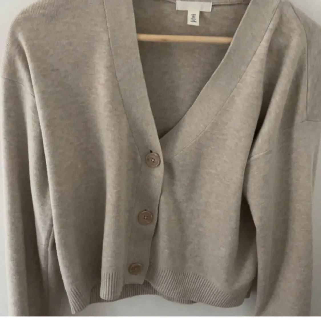 Beige kofta från H&M med knappar